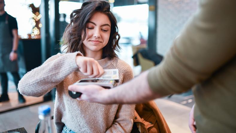 美国人“消费自由”的尽头,是分期买鸡蛋?